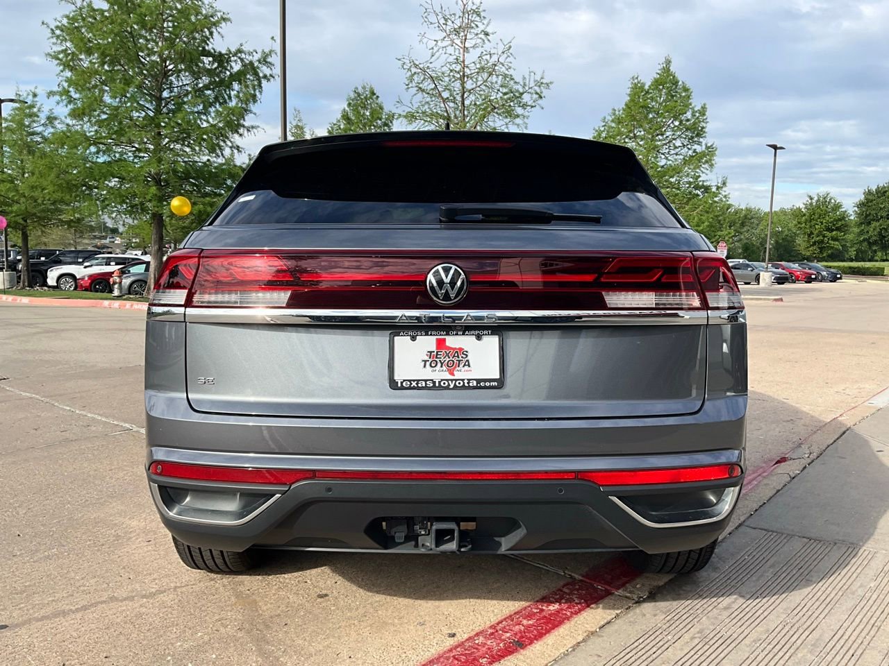 Used 2025 Volkswagen Atlas Cross Sport SE FWD image 7