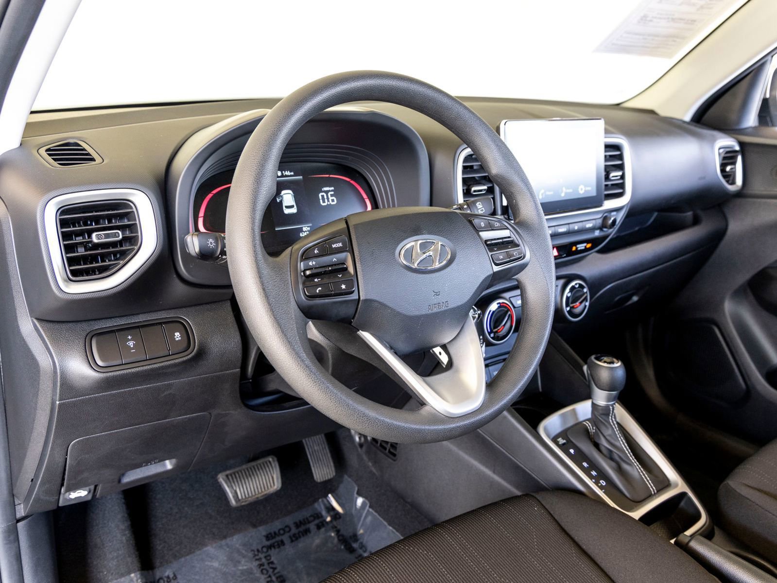 Used 2025 Hyundai Venue SE image 17