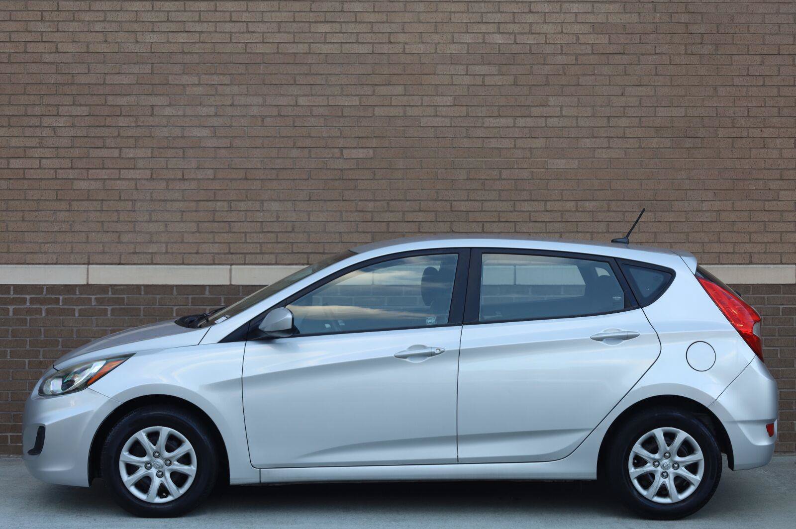 Used 2013 Hyundai Accent GS FWD image 2