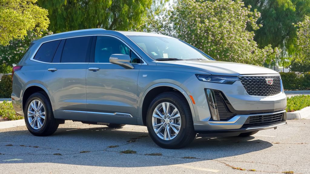 Certified 2025 Cadillac XT6 Luxury FWD image 6