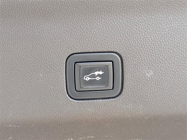 Used 2021 GMC Yukon XL SLT w/ SLT Luxury Plus Package image 15