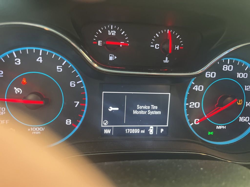 Used 2017 Chevrolet Cruze LT FWD image 3