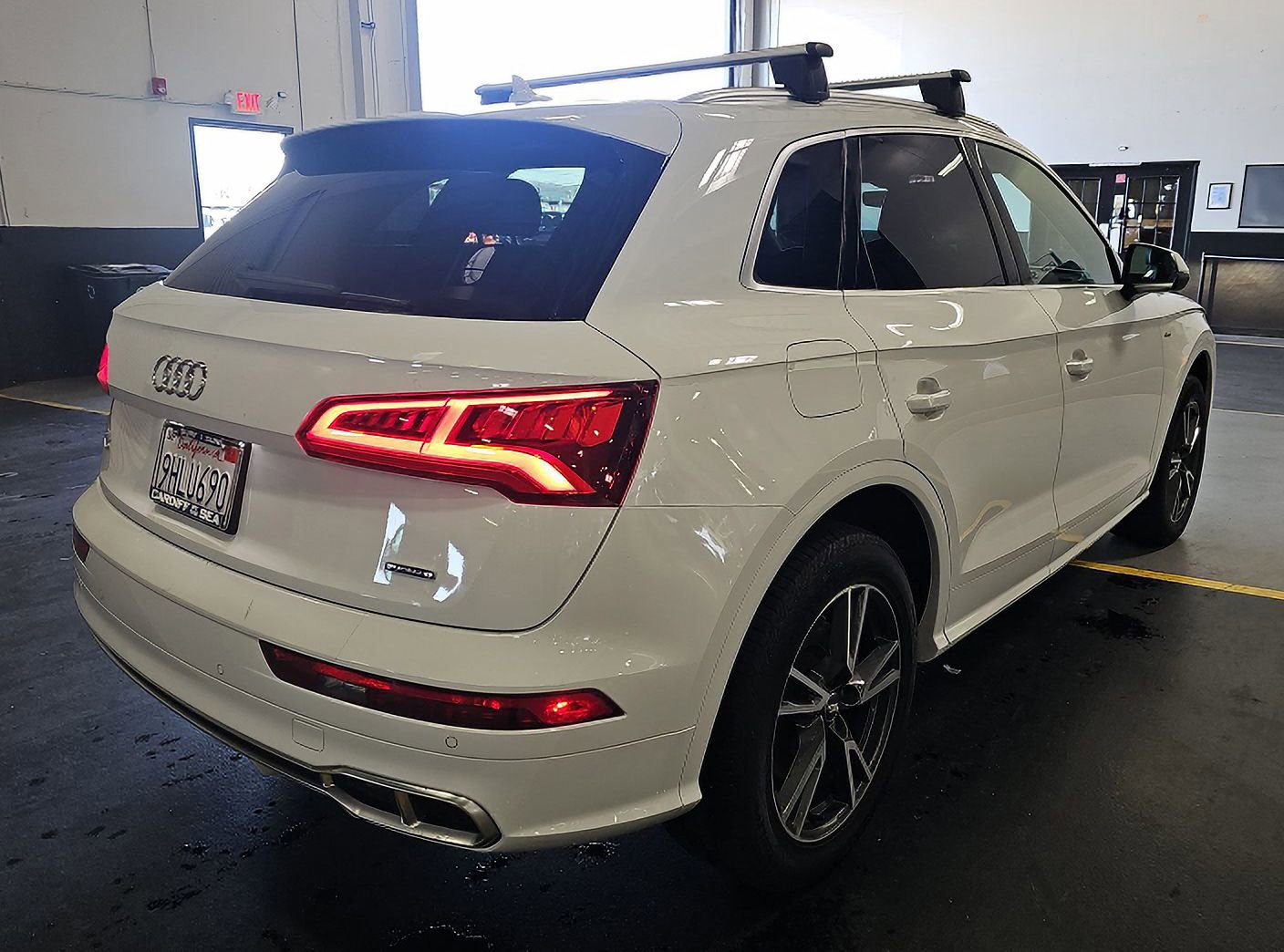 Used 2020 Audi Q5 e Premium w/ Convenience Package AWD/4WD image 4