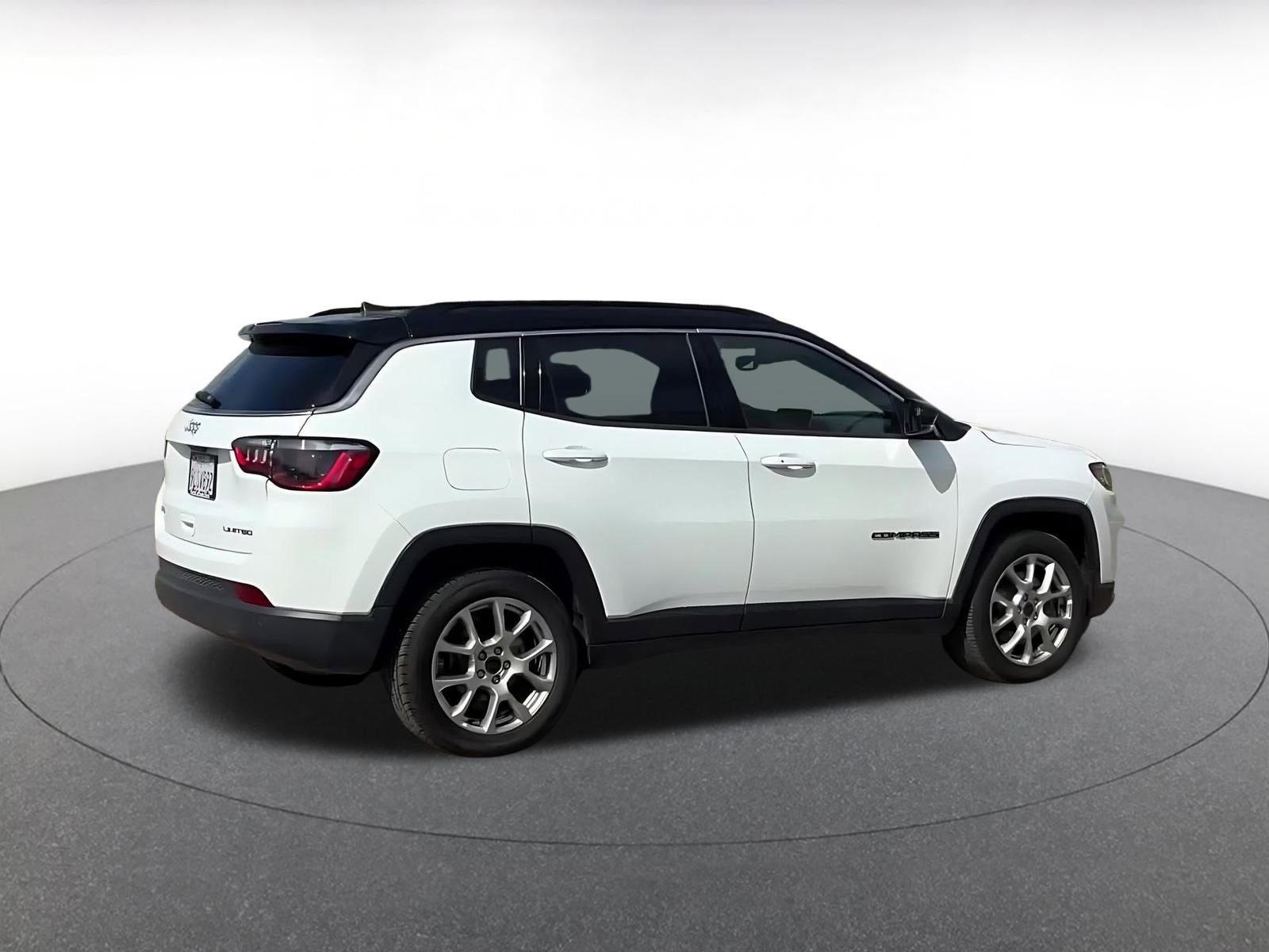 Used 2025 Jeep Compass Limited AWD/4WD image 15