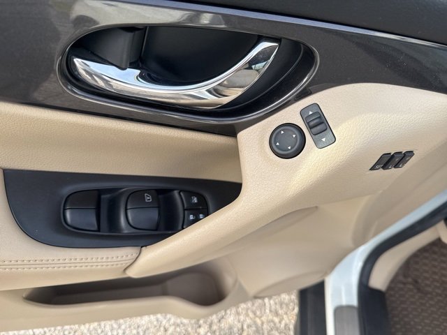 Used 2019 Nissan Rogue SV w/ Premium Package image 15