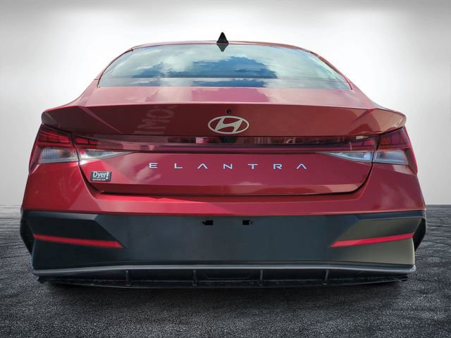 Used 2025 Hyundai Elantra SEL FWD image 5