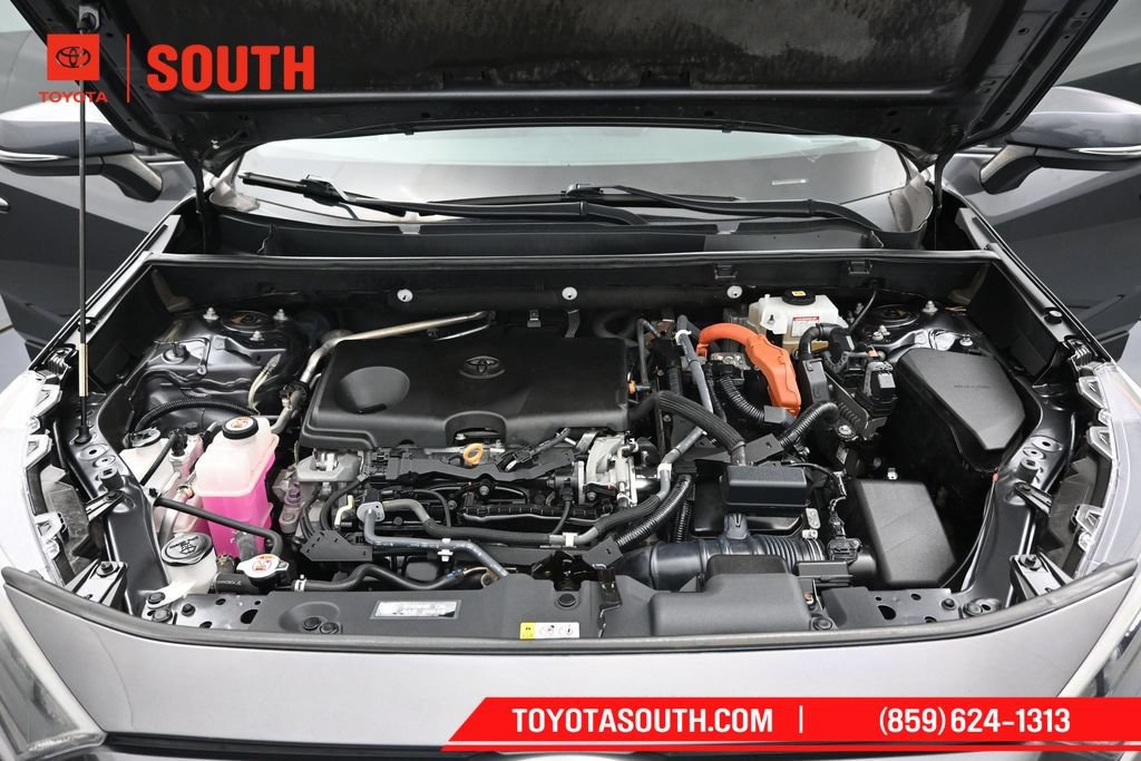 Used 2021 Toyota RAV4 LE AWD/4WD image 32