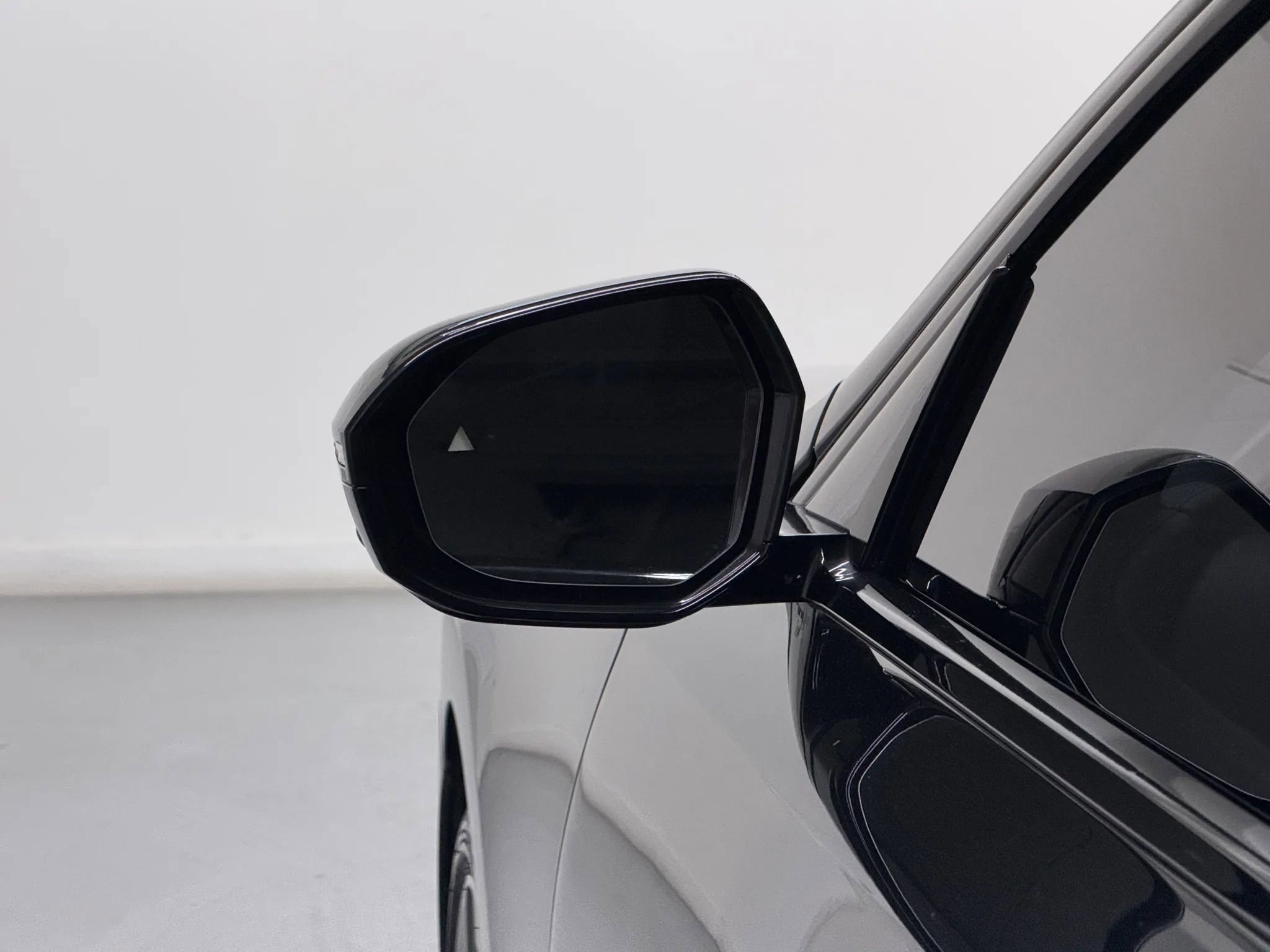Used 2023 BMW 740i w/ Parking Assistance Package RWD image 44