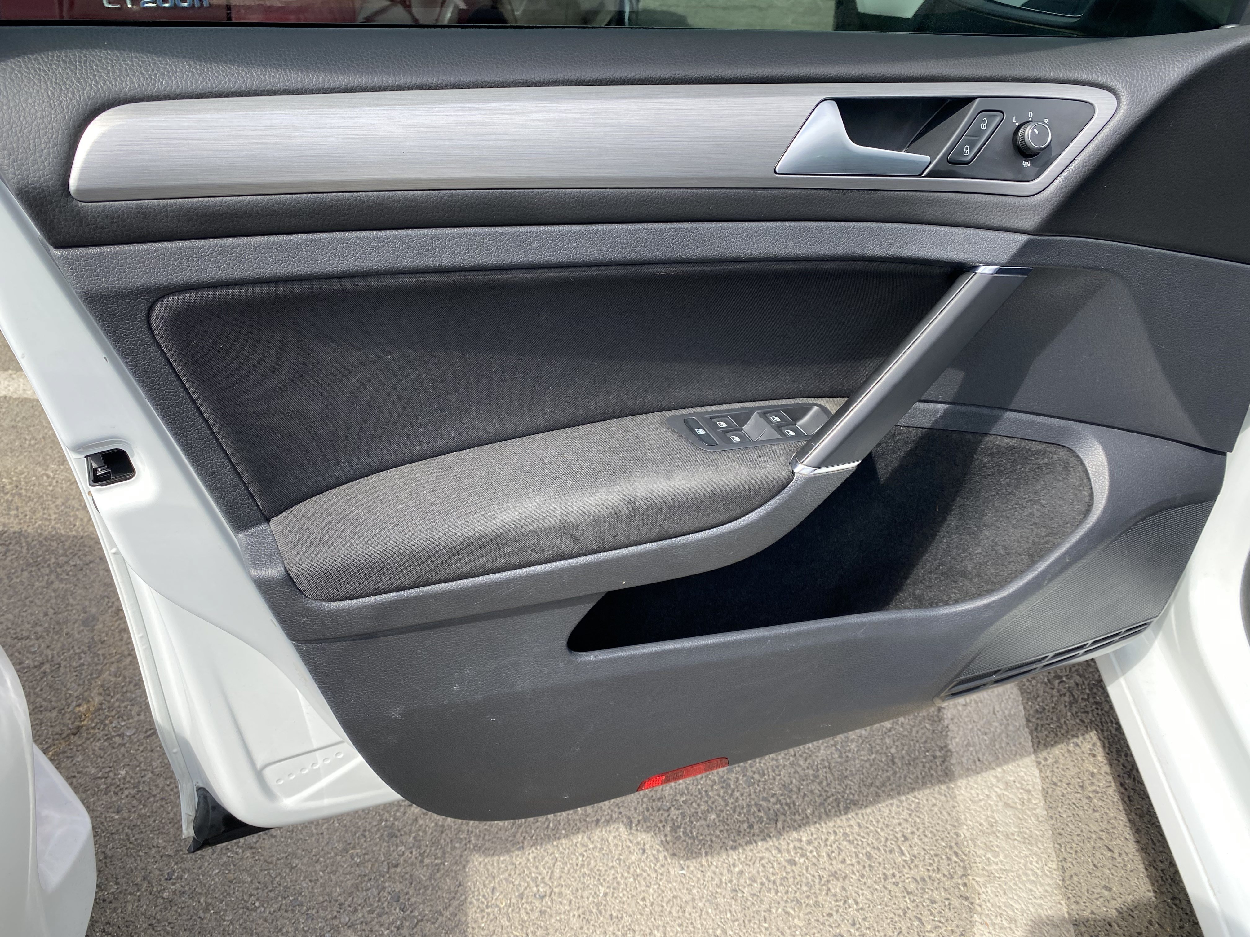 Used 2016 Volkswagen Golf S FWD image 12