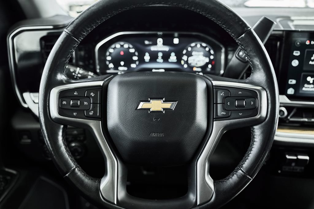 Used 2022 Chevrolet Silverado 1500 LT AWD/4WD image 18