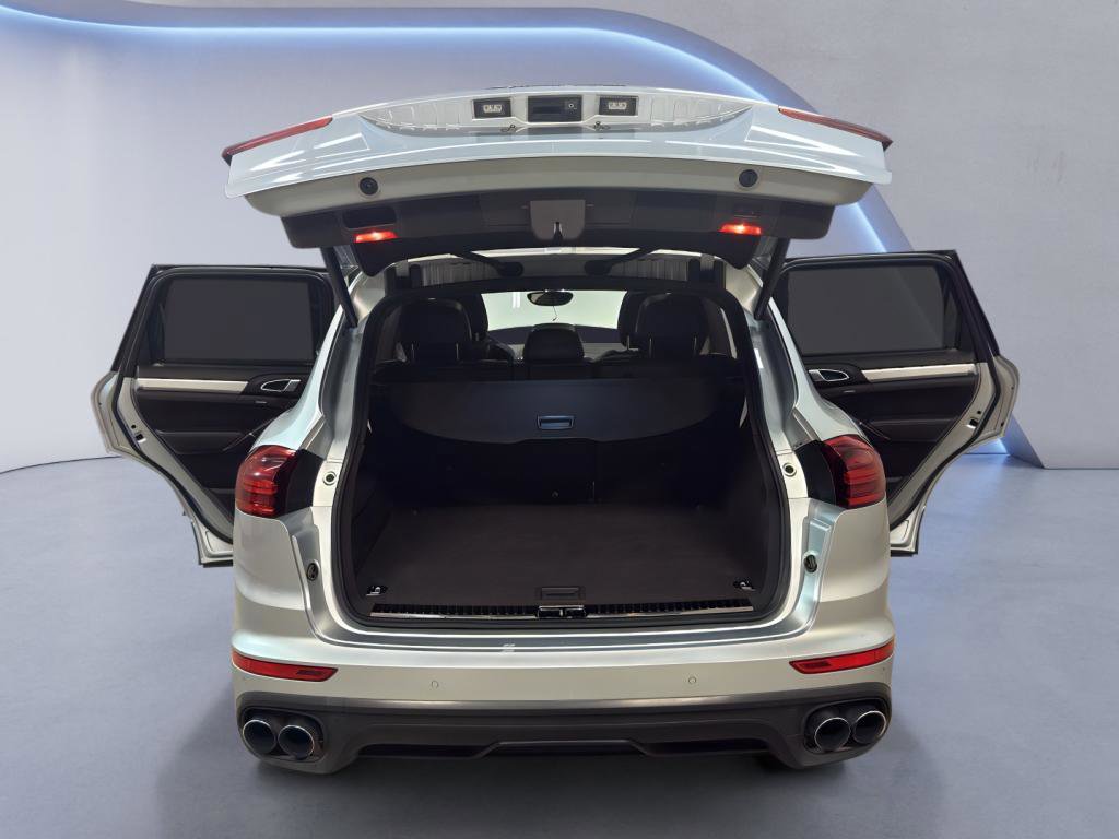 Used 2016 Porsche Cayenne Turbo image 11