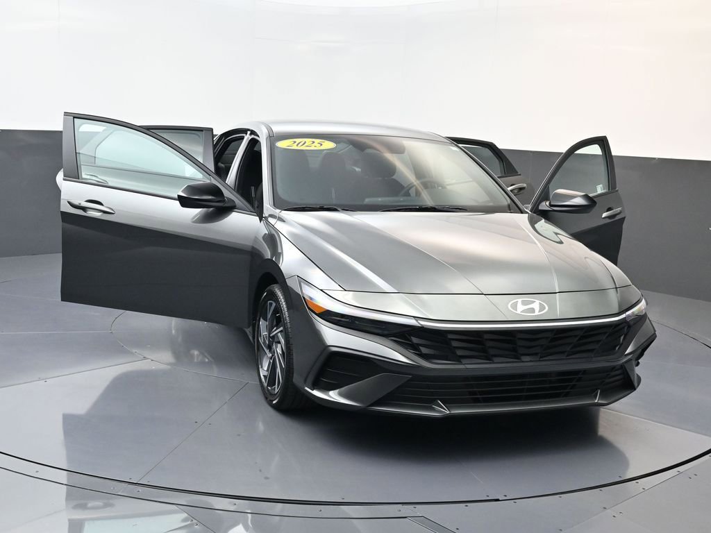 Certified 2025 Hyundai Elantra SEL image 23