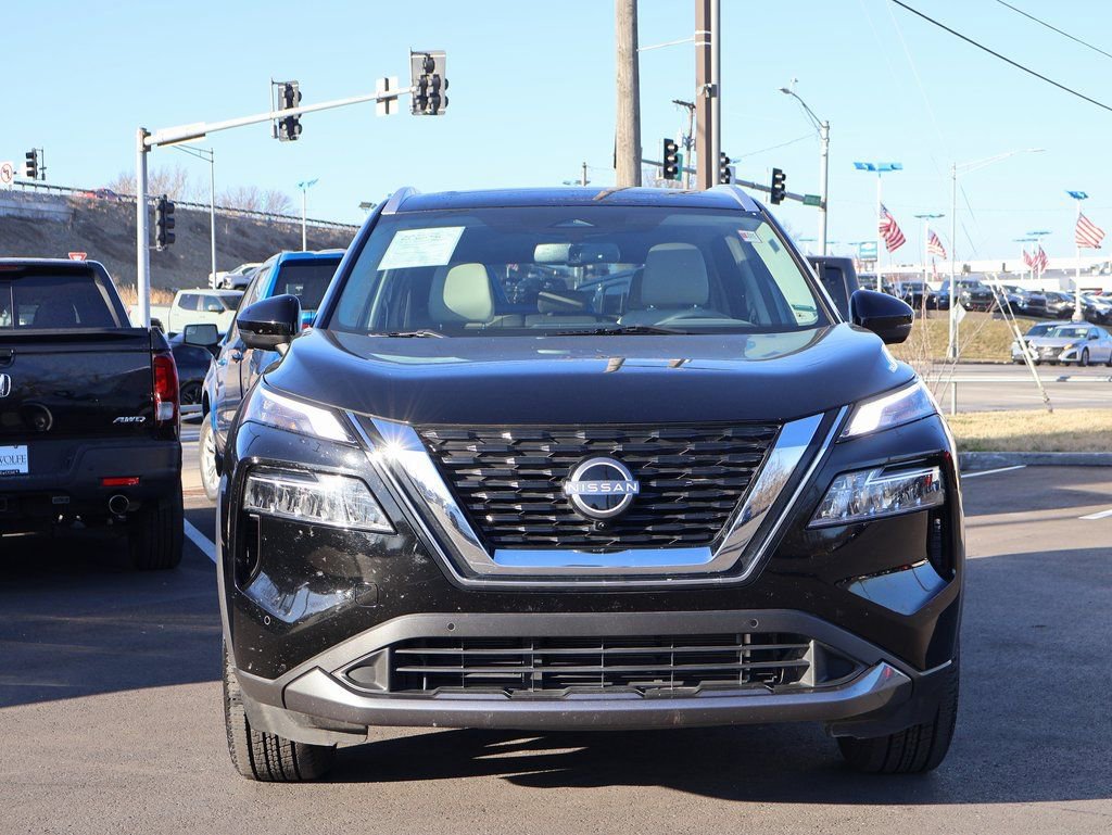 Used 2023 Nissan Rogue SL w/ SL Premium Package image 2