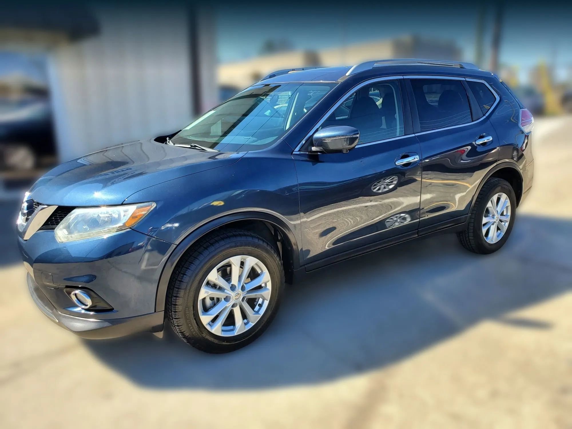 Used 2016 Nissan Rogue SV w/ SV Premium Package image 4