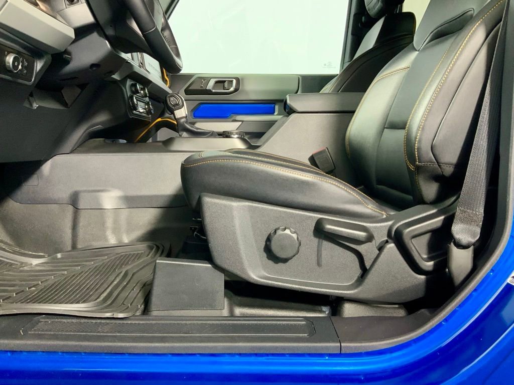 Used 2023 Ford Bronco Badlands image 18