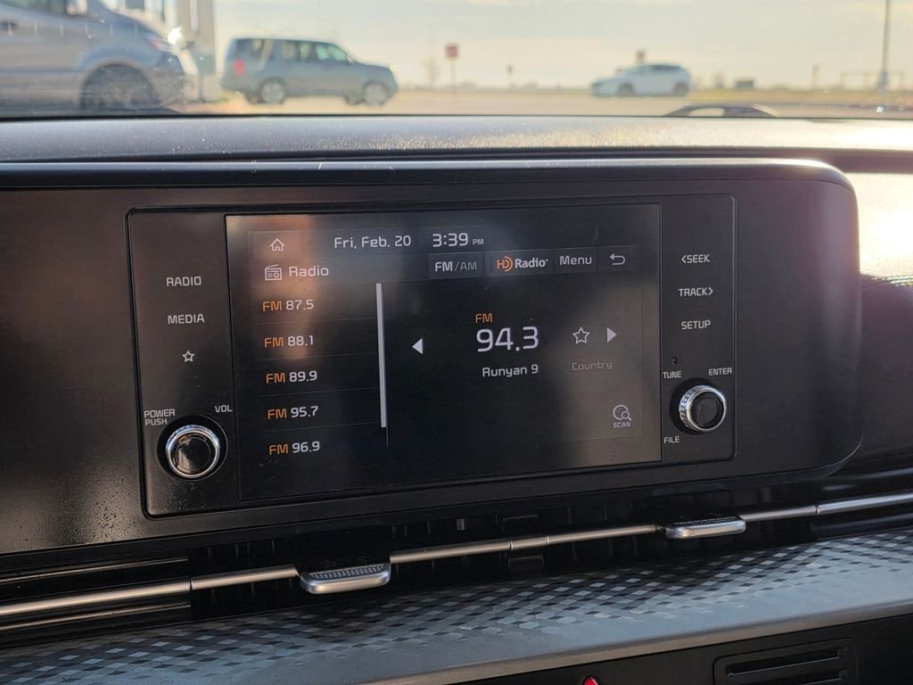 Used 2022 Kia Carnival LX image 16