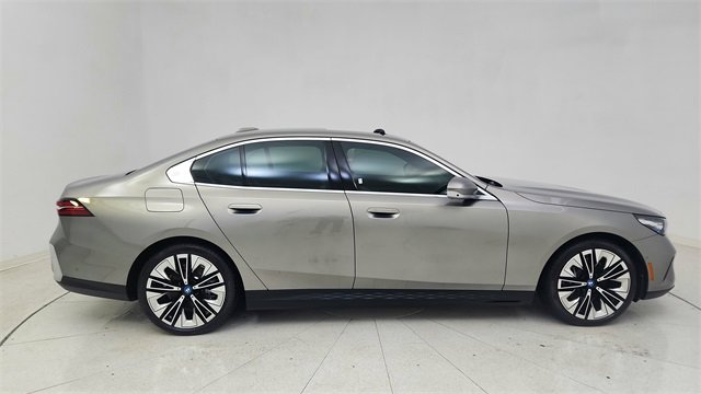 Used 2025 BMW i5 xDrive40 image 6