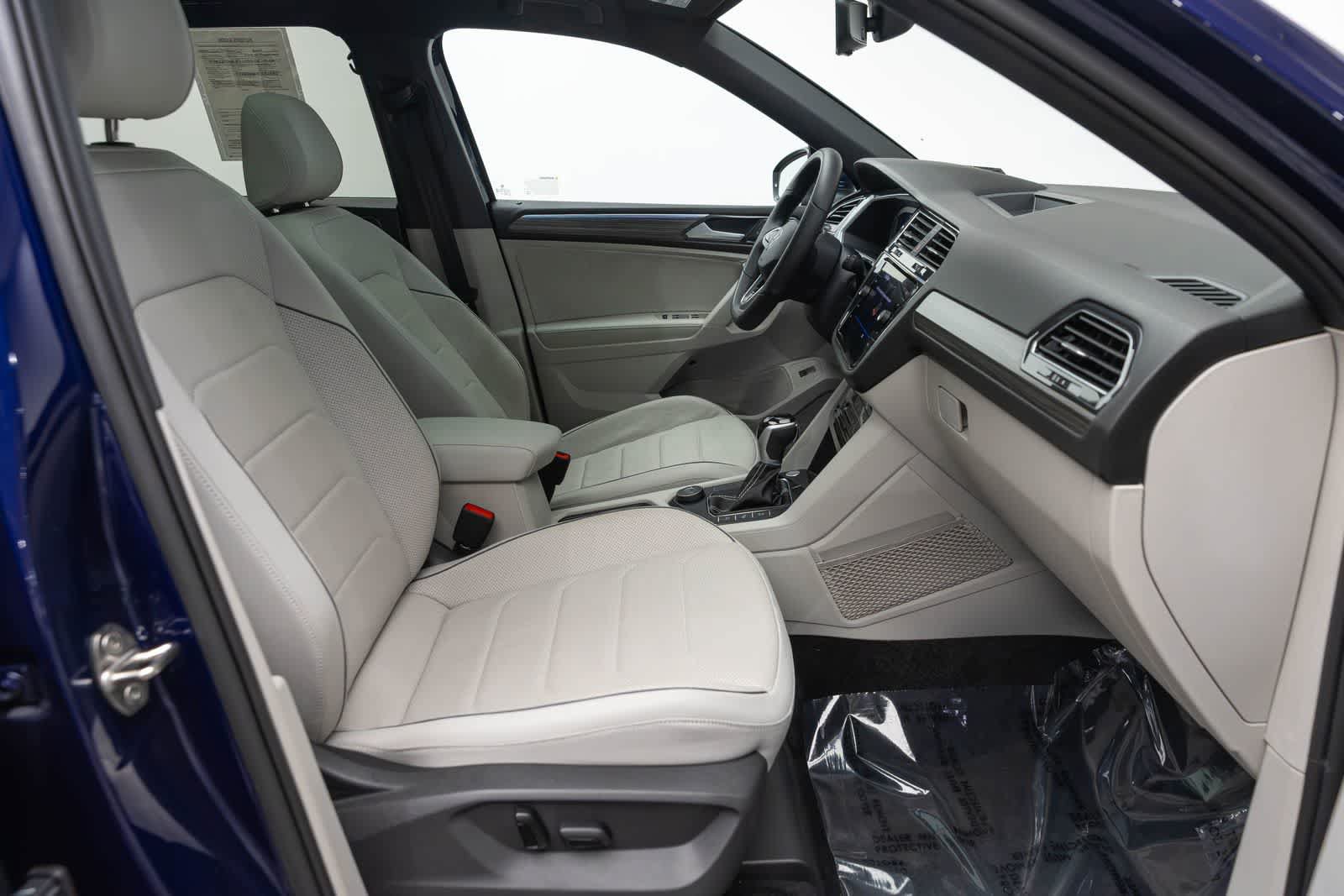 Used 2023 Volkswagen Tiguan SEL R-Line AWD/4WD image 16