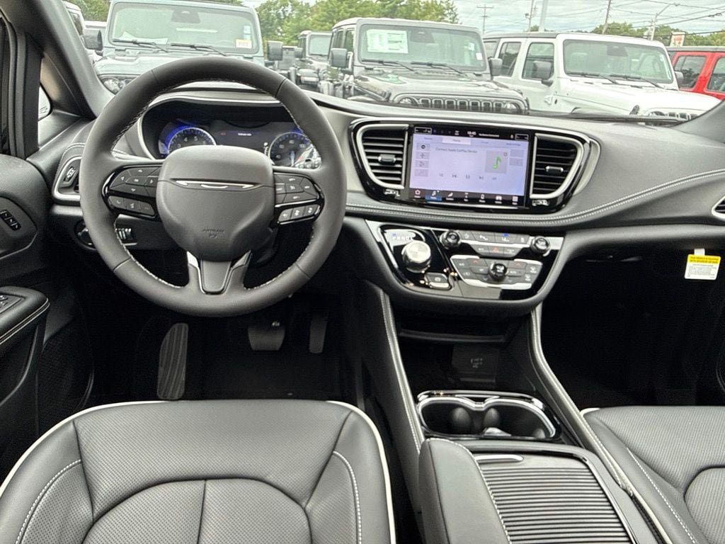 New 2027 Chrysler Pacifica Limited AWD/4WD image 21