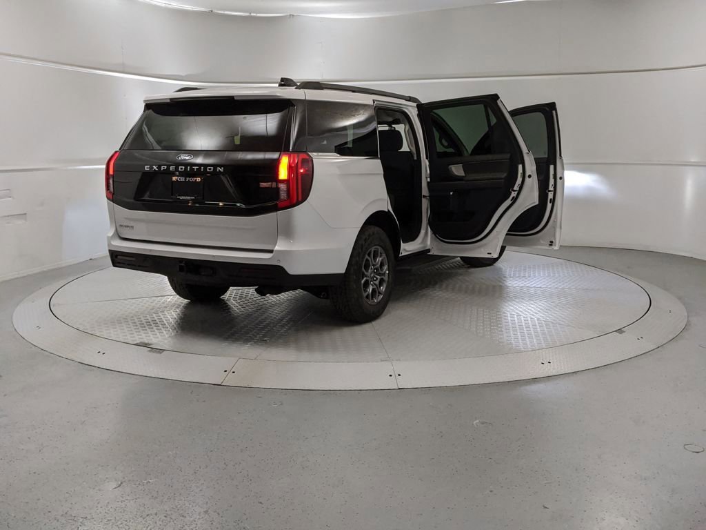 New 2025 Ford Expedition Active image 9