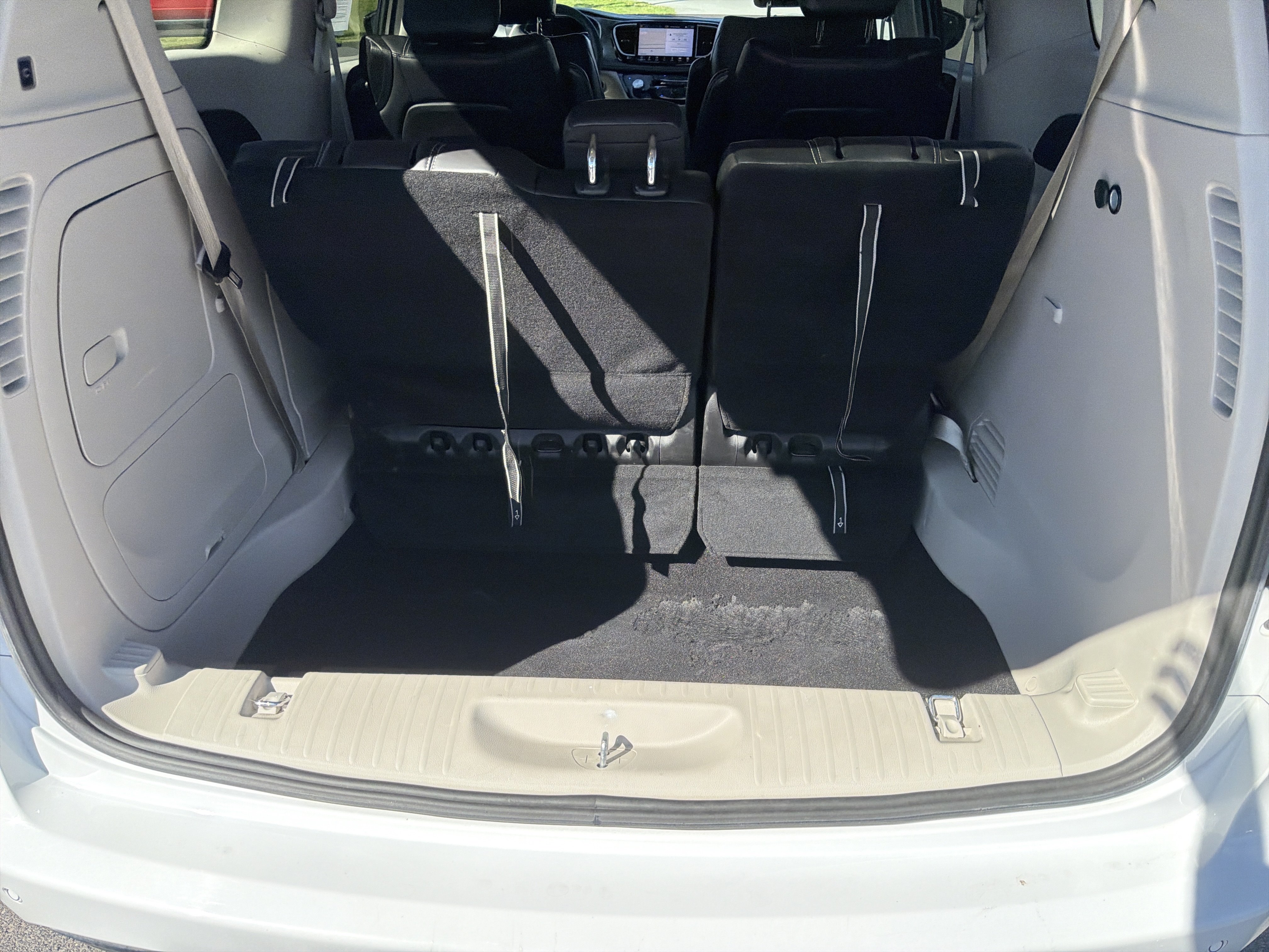 Used 2024 Chrysler Pacifica Limited FWD image 5