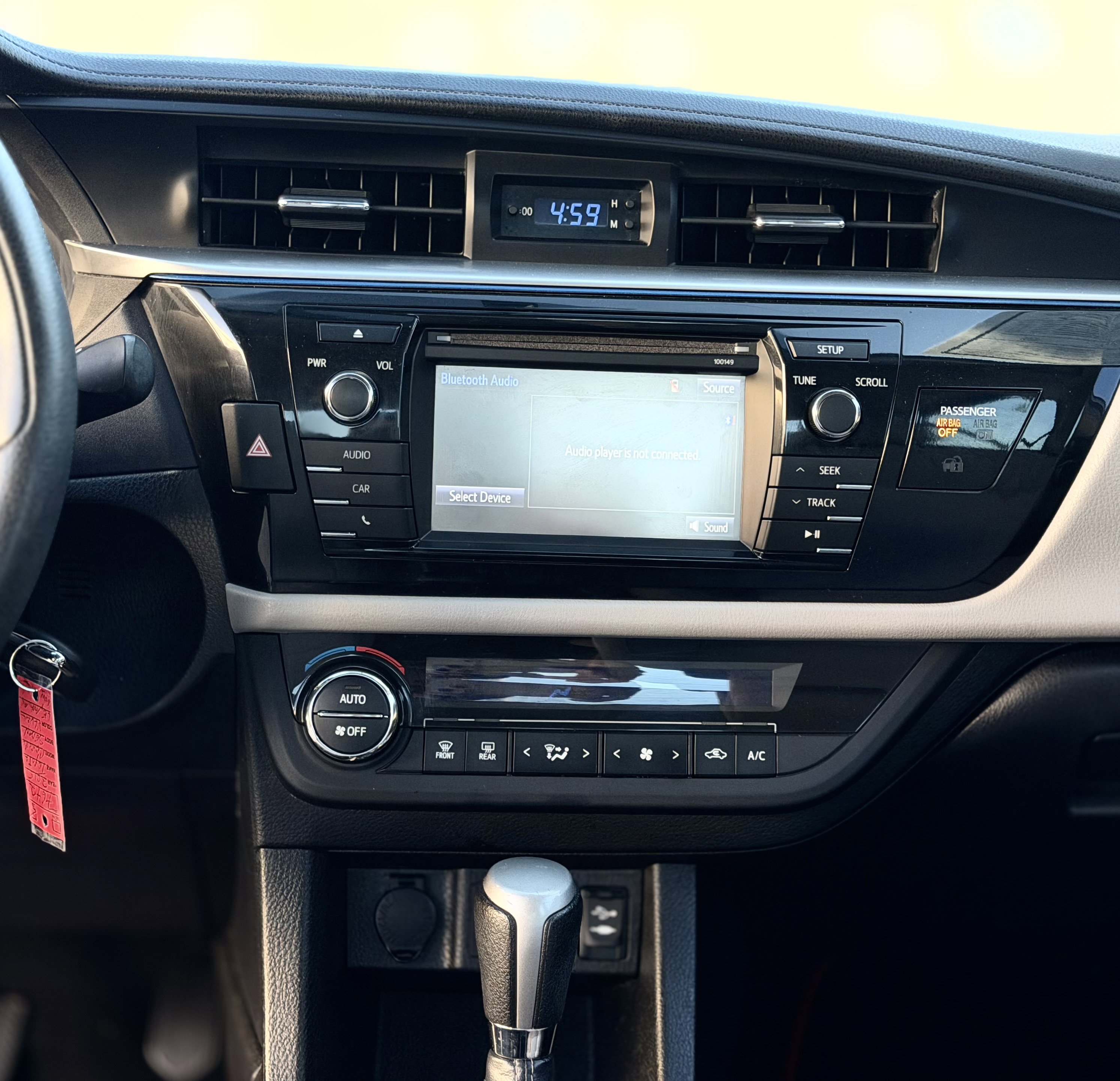 Used 2015 Toyota Corolla LE FWD image 19