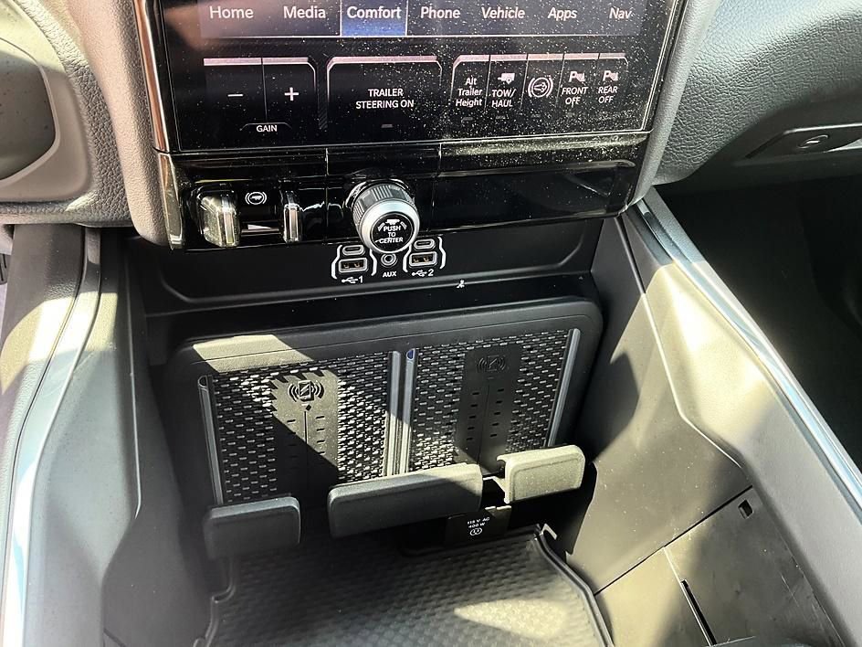 New 2026 RAM 3500 Laramie AWD/4WD image 24