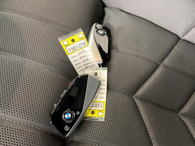 Used 2025 BMW 750e xDrive AWD/4WD image 49