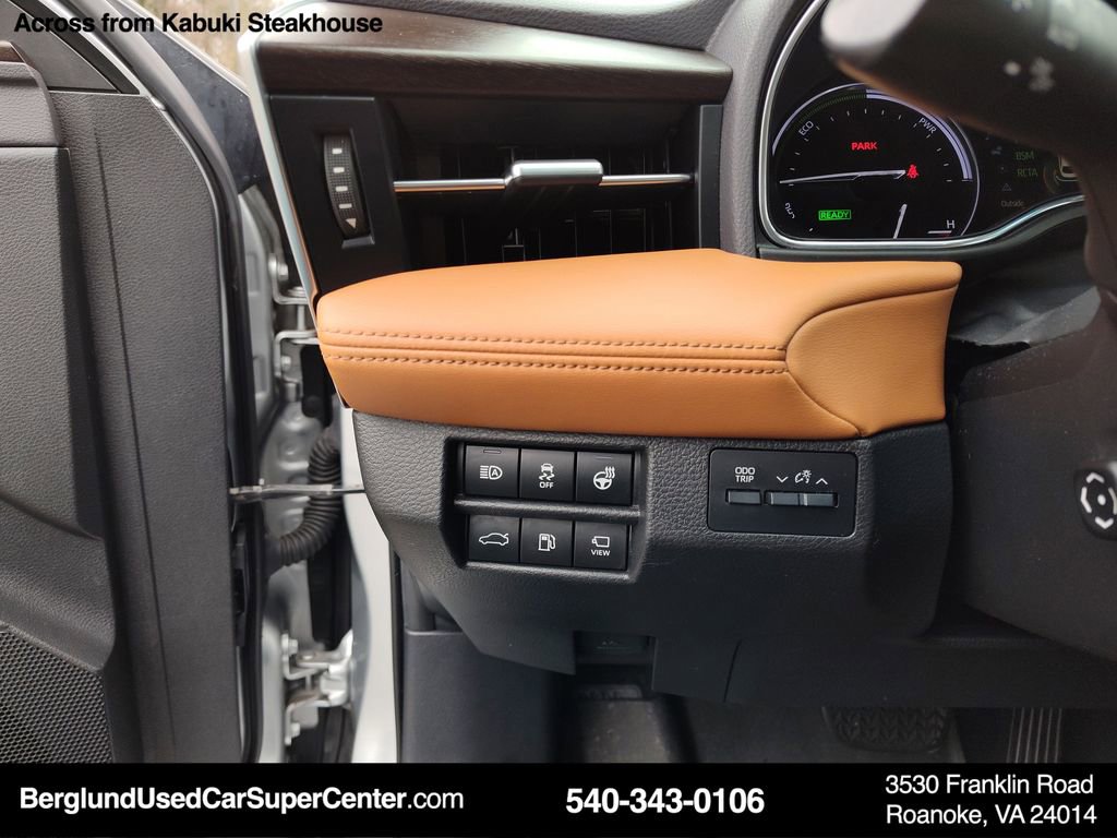 Used 2019 Toyota Avalon Limited w/ Advanced Safety Package image 18