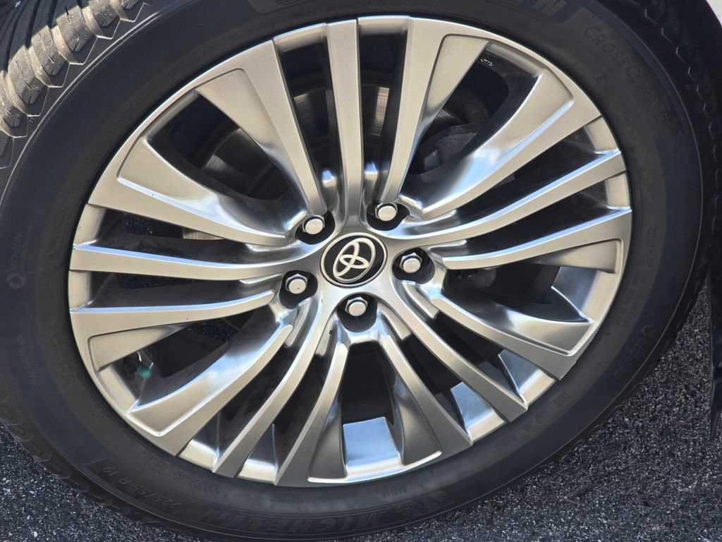 Certified 2021 Toyota Venza XLE w/ Carpet Mat Package (TMS) AWD/4WD image 9