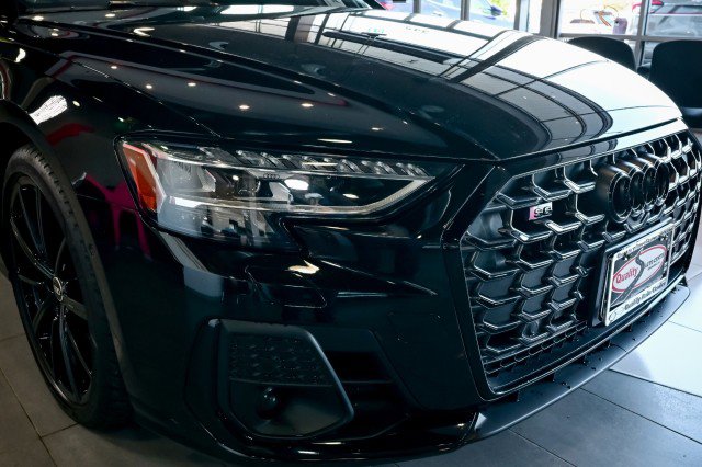 Used 2022 Audi S8 w/ S8 Comfort Plus Package image 10