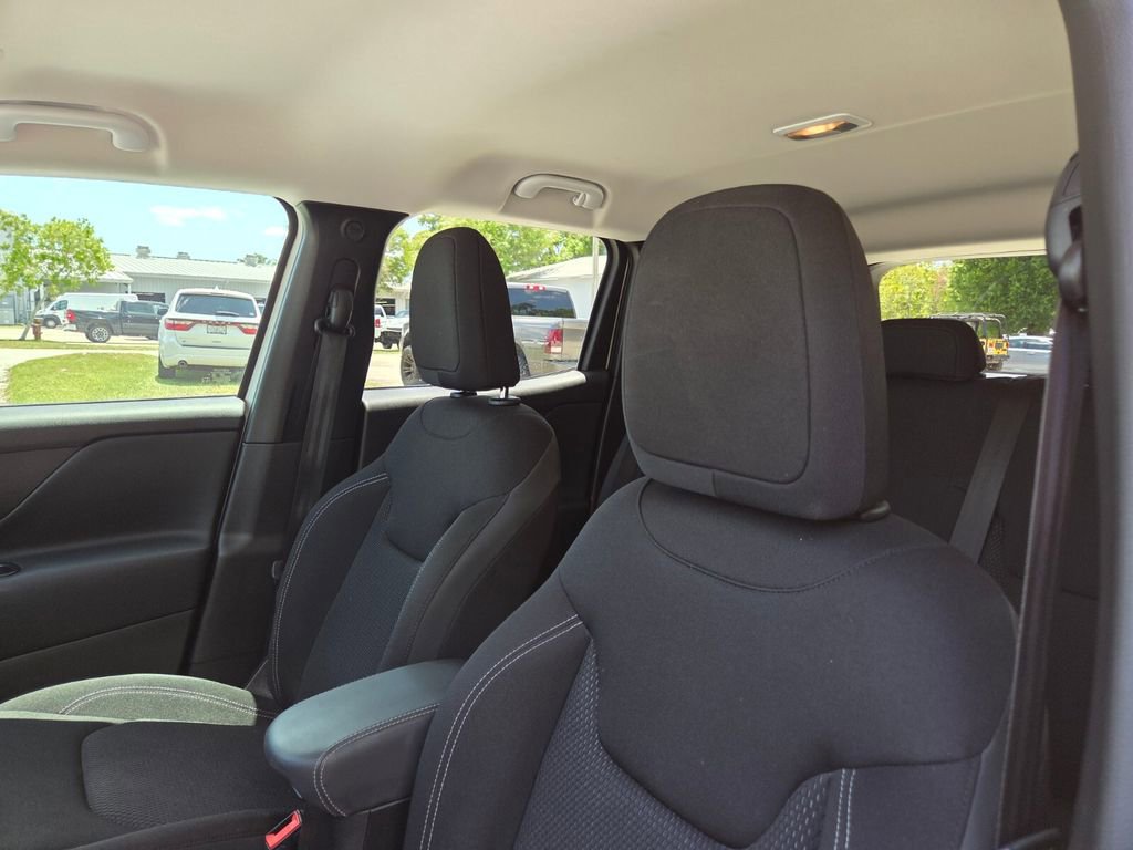 Used 2023 Jeep Renegade Altitude AWD/4WD image 21