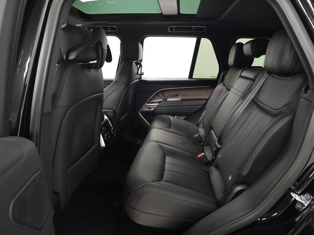 Certified 2025 Land Rover Range Rover SE AWD/4WD image 37