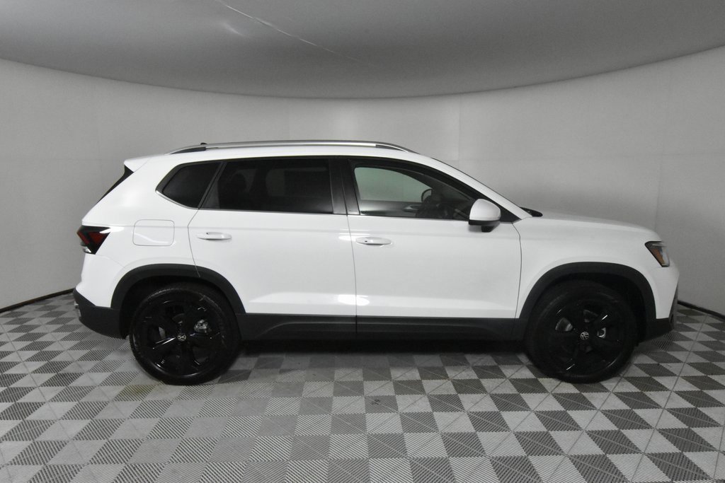 New 2025 Volkswagen Taos SEL image 8