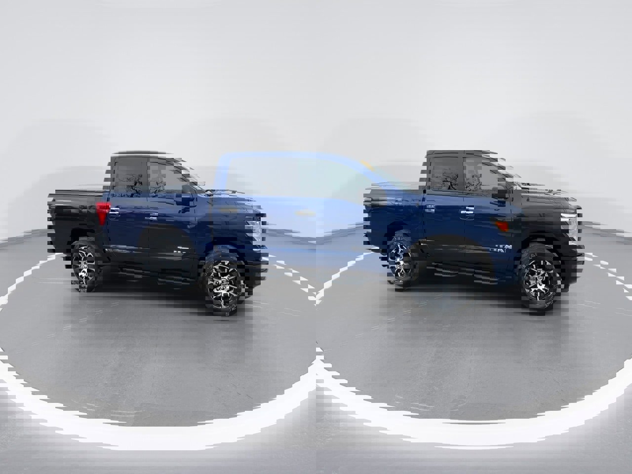 Used 2021 Nissan Titan SV w/ SV Convenience Package image 24