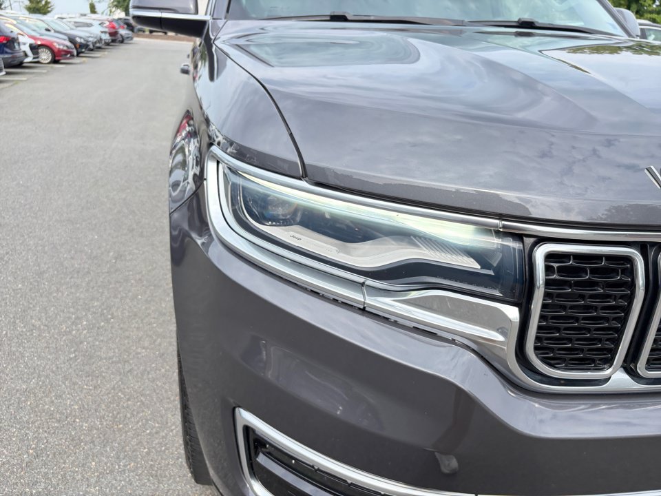Used 2022 Jeep Wagoneer Series II AWD/4WD image 24