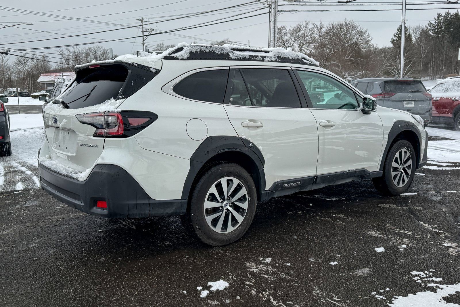Used 2024 Subaru Outback Premium image 3
