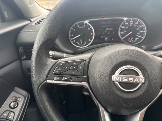 Used 2025 Nissan Sentra SV image 14