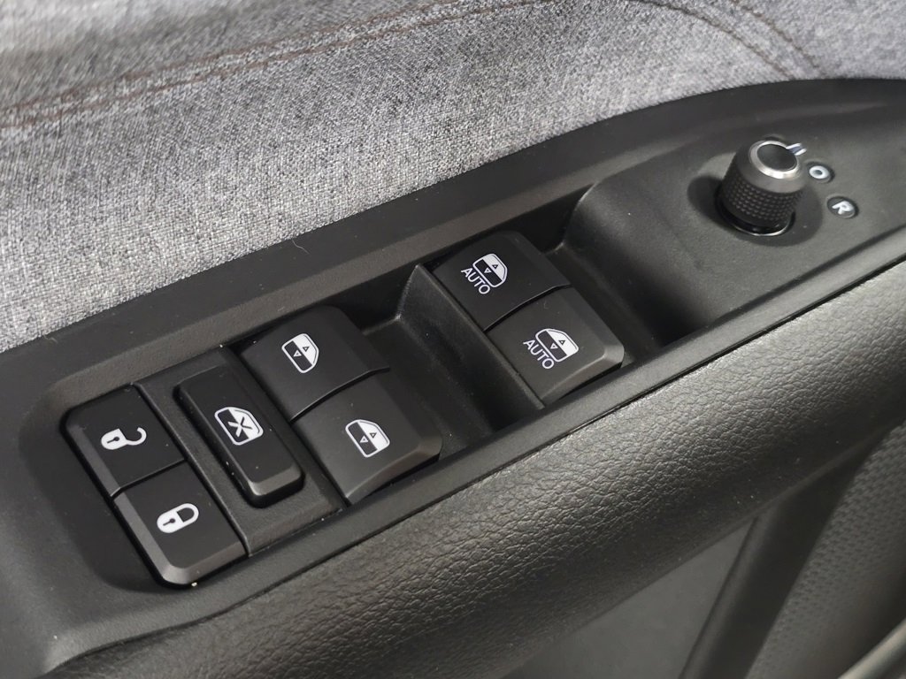 Used 2024 Jeep Compass Latitude image 25