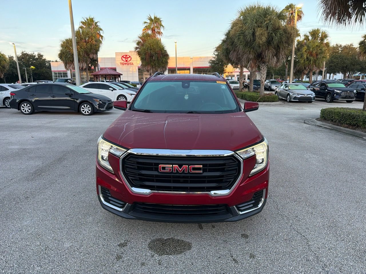 Used 2022 GMC Terrain SLE w/ Driver Convenience Package FWD image 5