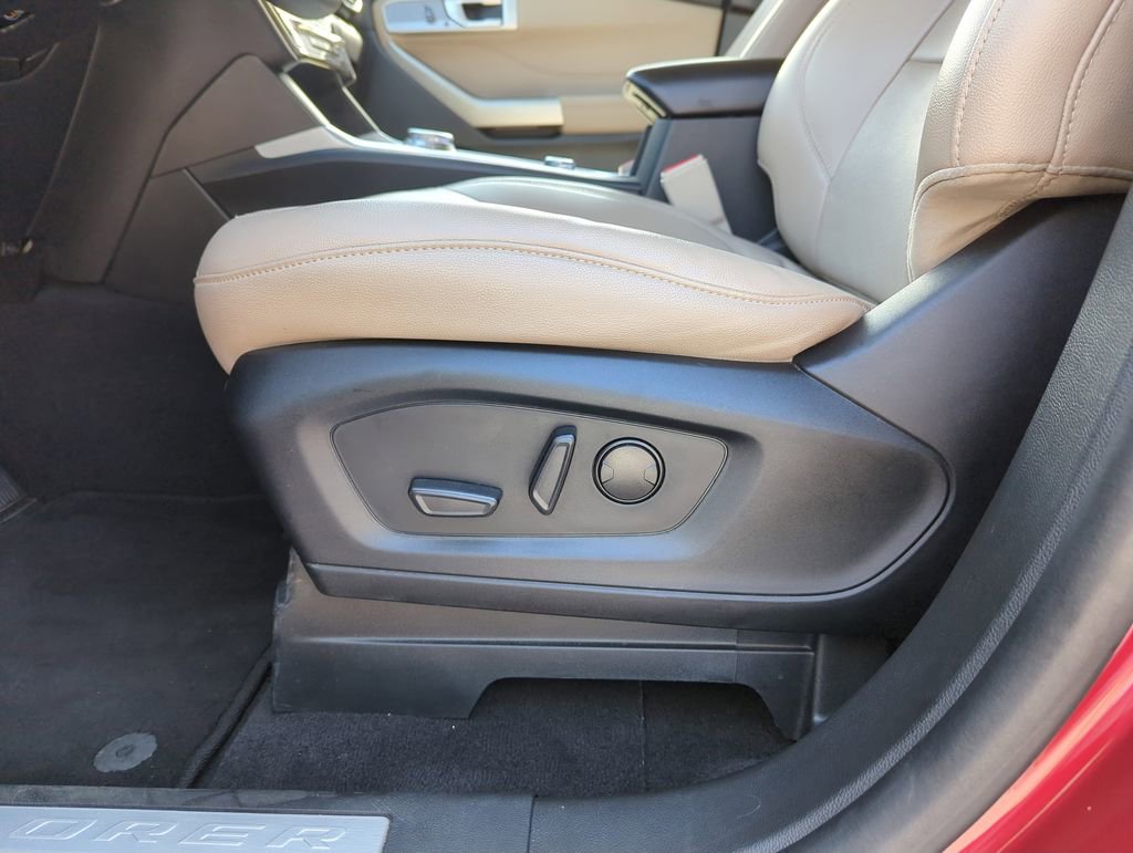 Used 2023 Ford Explorer Limited image 13