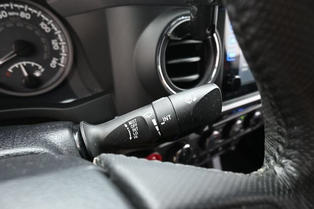 Used 2017 Toyota Tacoma TRD Off-Road AWD/4WD image 18