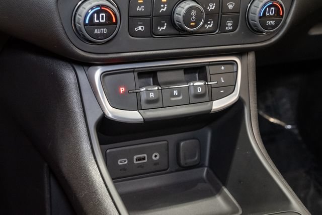 Used 2024 GMC Terrain SLE w/ Driver Convenience Package FWD image 19