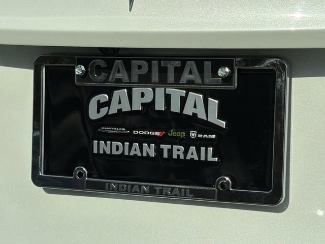 Used 2022 Tesla Model Y Long Range image 40