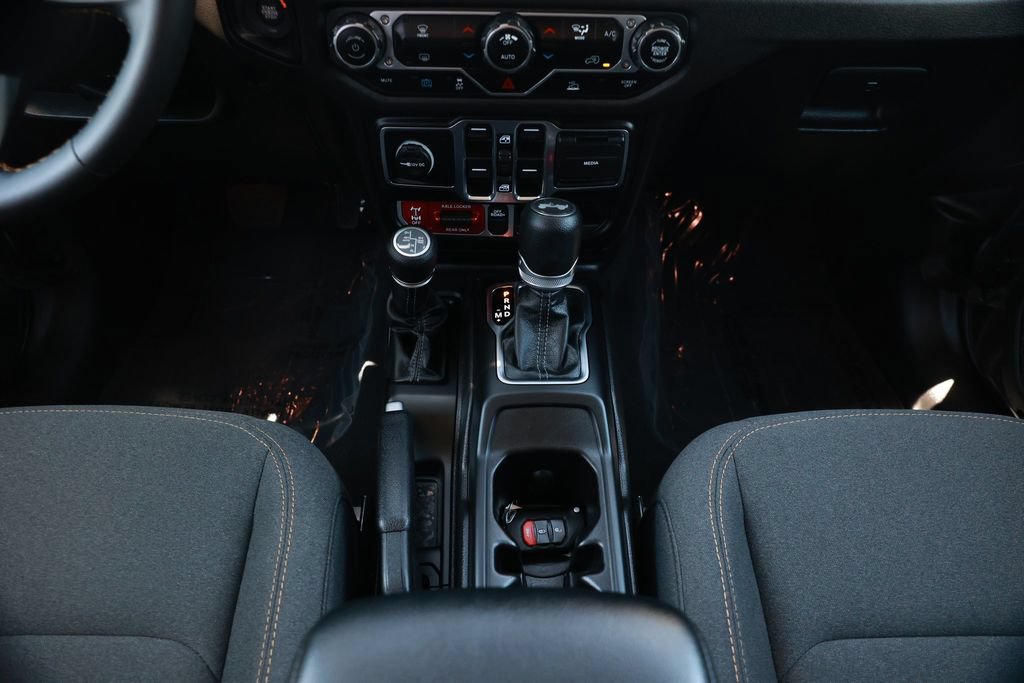 Used 2024 Jeep Wrangler Unlimited AWD/4WD image 31