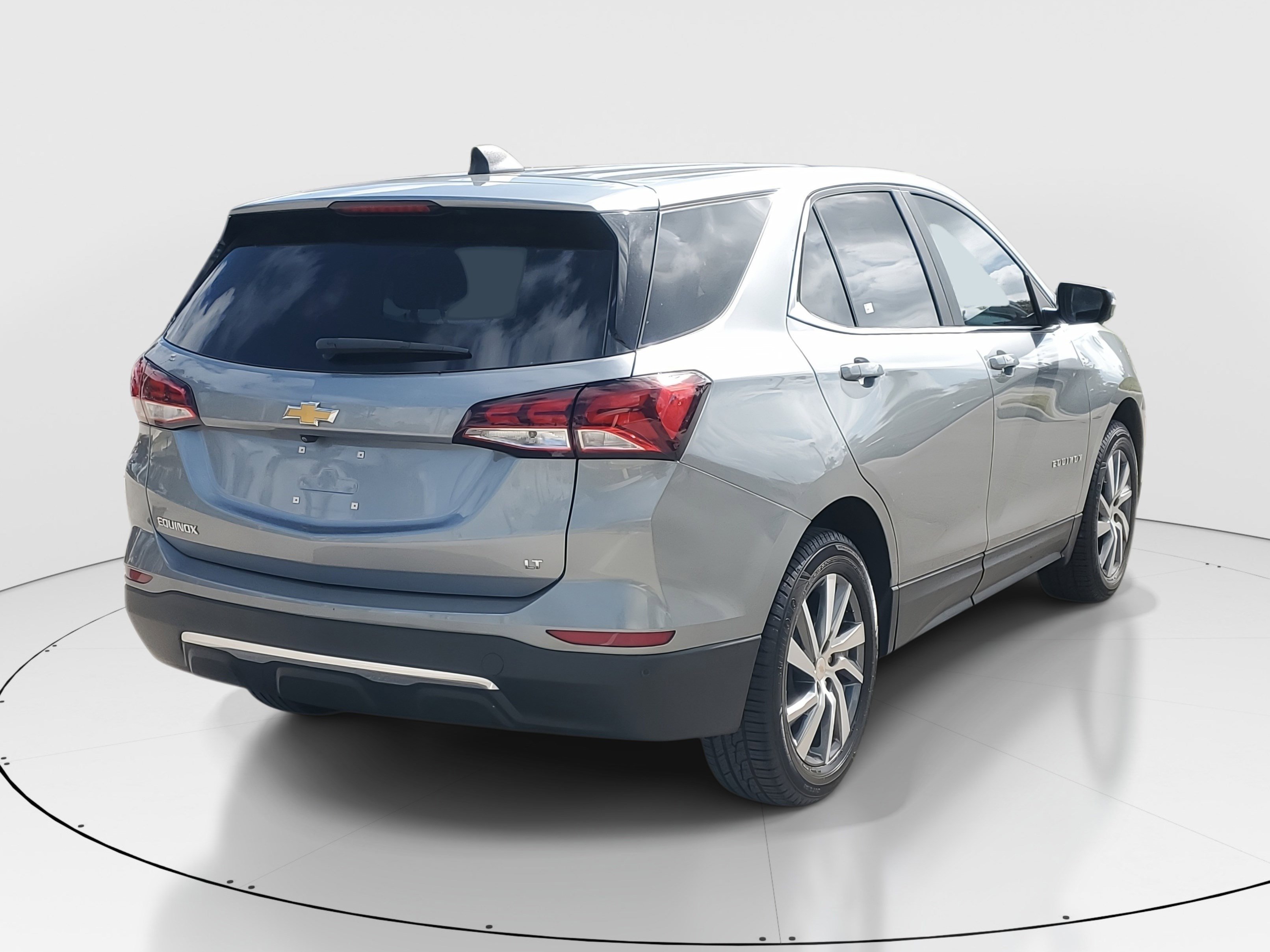 Used 2024 Chevrolet Equinox LT image 3