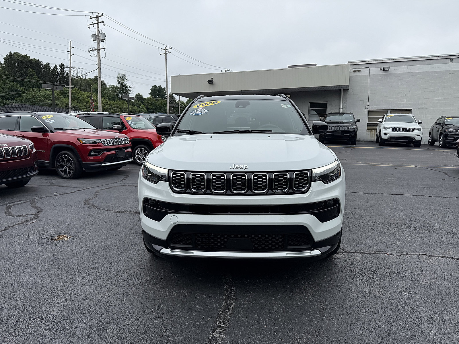 Used 2025 Jeep Compass Limited w/ Elite Group AWD/4WD image 2
