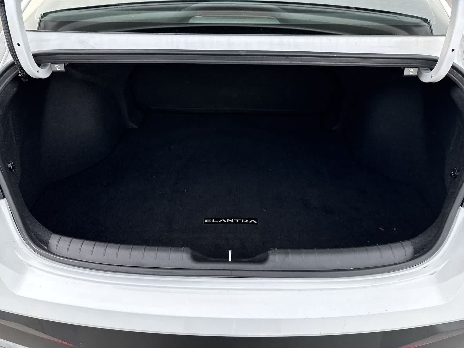 Used 2024 Hyundai Elantra SEL FWD image 41