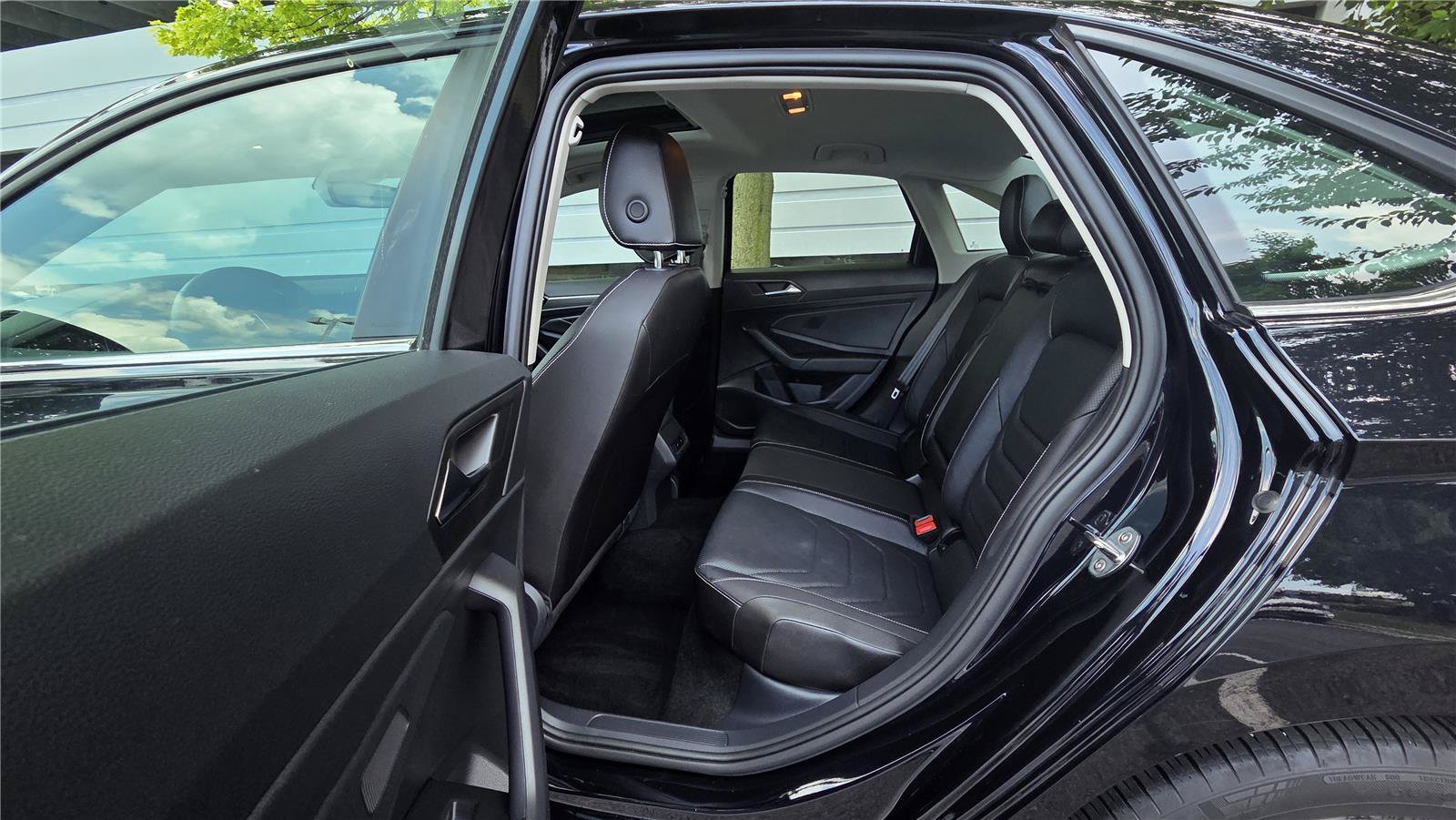 Certified 2022 Volkswagen Jetta SEL FWD image 25