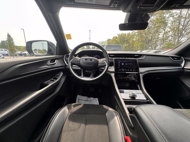 Used 2025 Jeep Grand Cherokee L Laredo AWD/4WD image 16